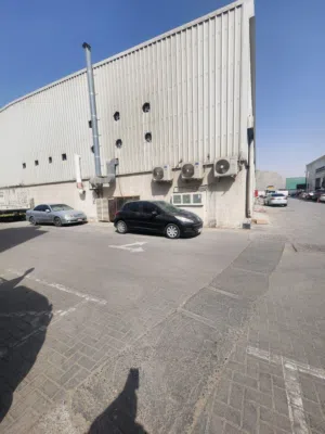 لشركات الكاترينج مستودع مرخّص للبيع المستعجل For catering companies licensed warehouse for urgent