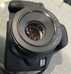 كاميرا كانون 2000d