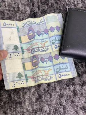 فلوس لبنانية وإيرانية