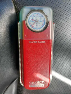 السلام عليكم ورحمة الله وبركاته ساعة swatch مديل قديم 1996 انتيكا ربي يبارك الساعه جديده