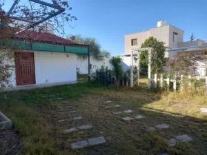 أرض سكنية بعين زارة الجدادعة عالقطران بموقع فيلات وعامر بالسكان.