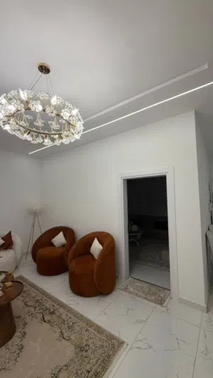 فيلا فاخره دور وملحق بالأتات واجهتين
