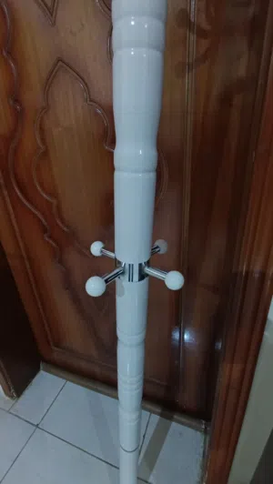 شماعة بيضاء بدون قاعدة