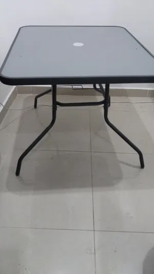 طاولة طعام خارجية كامله