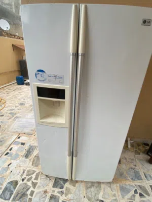 ثلاجه بخاريه للبيع تخدم لكن فيها عيب انت مكان البخار يدير ف ثلج