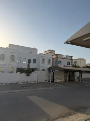 جزء من توين فيلا في العذيبه