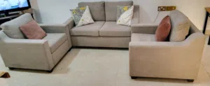 طقم جلوس مكون من اربع مقاعد