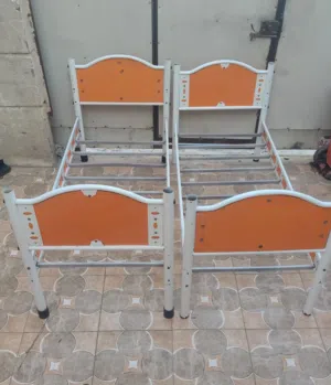 سرير نوم العدد 2 مستعمل نضافه عاديه.