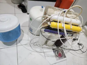 فلتر ماء 6 مراحل مستعمله مع تانك للبرادة