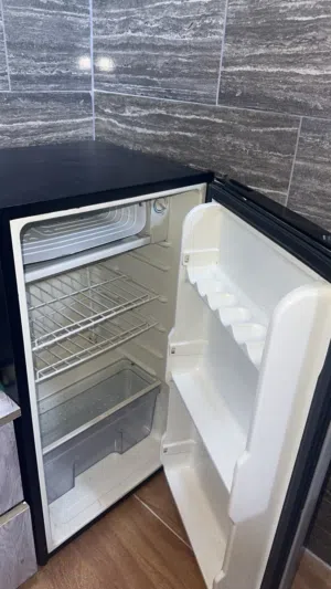 تلاجه مستعمله نظيفه جداً