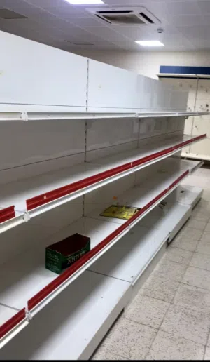 رفوف ومعدات سوبرماركت