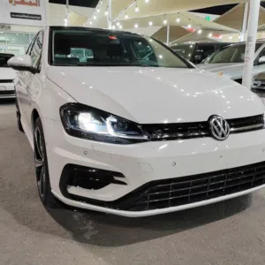 Volkswagen Golf TSI 1.4 Turbo جولف مواصفات خليجية كاملة بانوراما  كيت Golf R kit