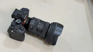 كاميراء سوني a7 مارك 4 + عدسة سيجما للبيع