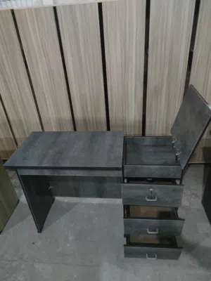 مكتب بوحدة ادراج وضلفه قلاب