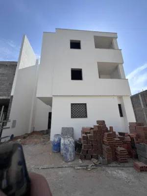 السلام عليكم عماره من 3 طوابق