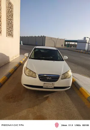 سياره لنترا نضيف جدا مكينه و قير على الشرط