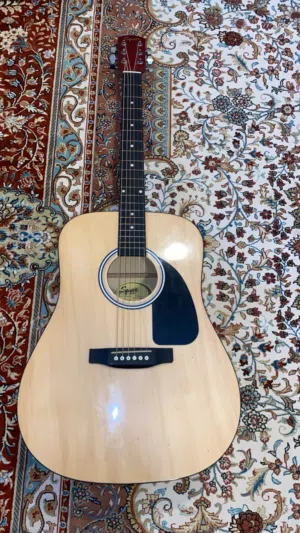 للبيع جيتار Squier SA-150 الأصلي بحالة جيدة جدًا، مناسب للمبتدئين ومحبي العزف، بسعر ممتاز.