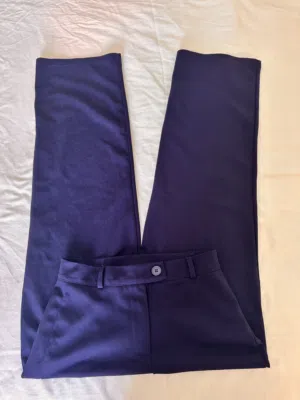 Comfortable navy blue pants. Formal vut comfy at the same time.