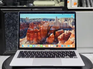 لابتوب ابل ماك بوك اير 2020 معالج i3
