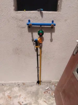 تركيبات أنابيب الغاز في البيت ولمطعام Gas work pipe fitting in restaurant and home
