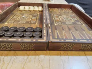 طاولة زهر خشبية ارابيسك