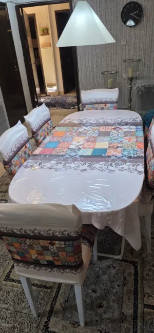 للبيع طاولة طعام مع 6 كراسي