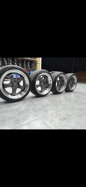 للبيع 4رنقات مع التواير جديدة توه اليوم مركبين