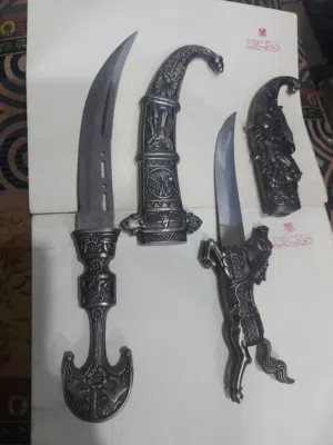 ثلاث قطع انتيك