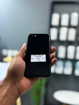 iPhone SE 128 GB Excellent Phone - Good working condition