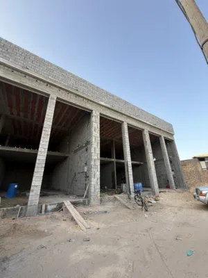 اربعة صالات تجارية للإيجار في عين زارة طريق المشتل قرب مصحة قدور وجزيرة المشتل مسقوف كل صالة 250م