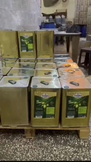 زيت زيتون بكر صافي ممتاز درجة اولى  لسنا الوحيدون ولكن نتحدى بمنتجاتنا الوطن العربي