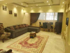 شقه  مفروشه بمصر الجديده اول سكن فرصه