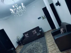 عمارة مكونة من 4 شقق وصالة مفتوحة