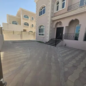 350 m2 5 Bedrooms Villa for Rent in Abu Dhabi Shakhbout City