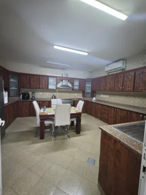 مطبخ كبير للبيع