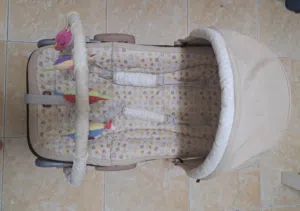 سرير وهزاز أطفال