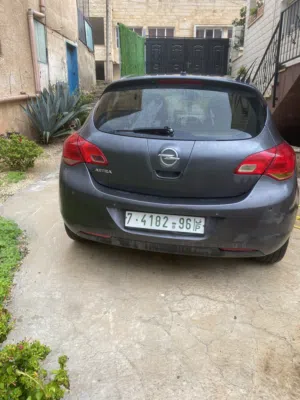 اوبل استرا 2012