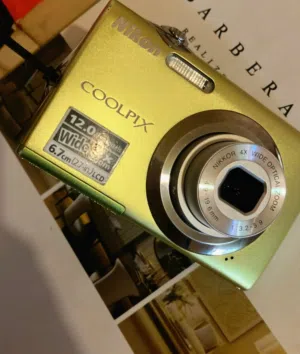 nikon Coolpix s3000 digital camera