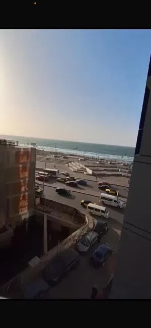 شقه اسكندريه على البحر موقع مميز من المالك مباشره 3 غرف 2 حمام 2 بلكونه