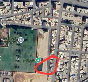 منزل قديم للبيع تحت صور ملعب نادي ناصر في اامنصور وسط البلاد