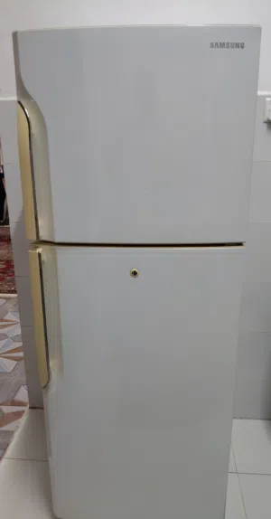 ثلاجة مستعملة نظيفة