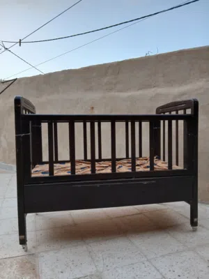 تخت بيبي مستعمل