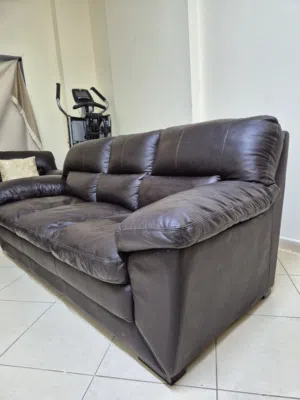 3-Seater Leather Sofa in excellent condition (Homecentre).