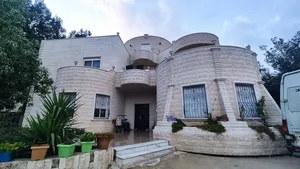 More than 6 bedrooms . More than 6 bathrooms . 600 m21