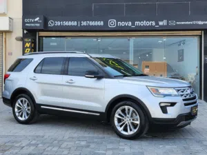 2018 Ford Explorer XLT plus V6