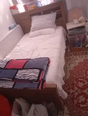 سرير مفرد ونص