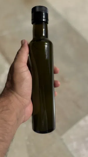 للبيع زيت زيتون الجبل الأخضر