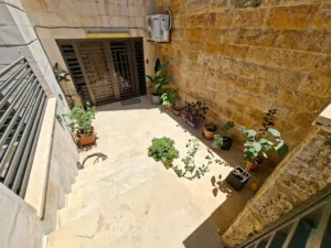 250 m2 4 Bedrooms Apartments for Sale in Amman Um El Summaq
