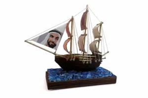 "سفينة تراثية إماراتية فاخرة – عمل يدوي مميز للديكور والهدايا"