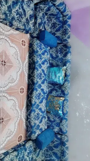 كعده عربيه للبيع قياسها 2 كبار ثلاثيه 3 زغار ثنائيه 2 زاويه و4 تكيات للاستفسار يرجى مراسله الرقم